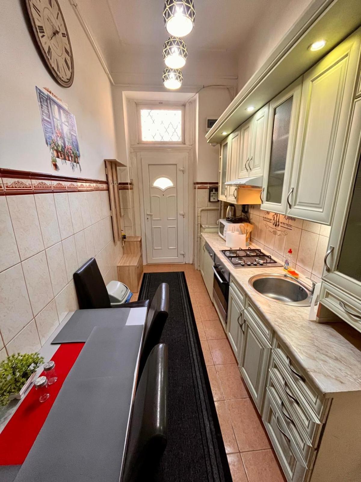 Kalvaria With Balcony, Free Parking And Ac Budapest Exterior foto