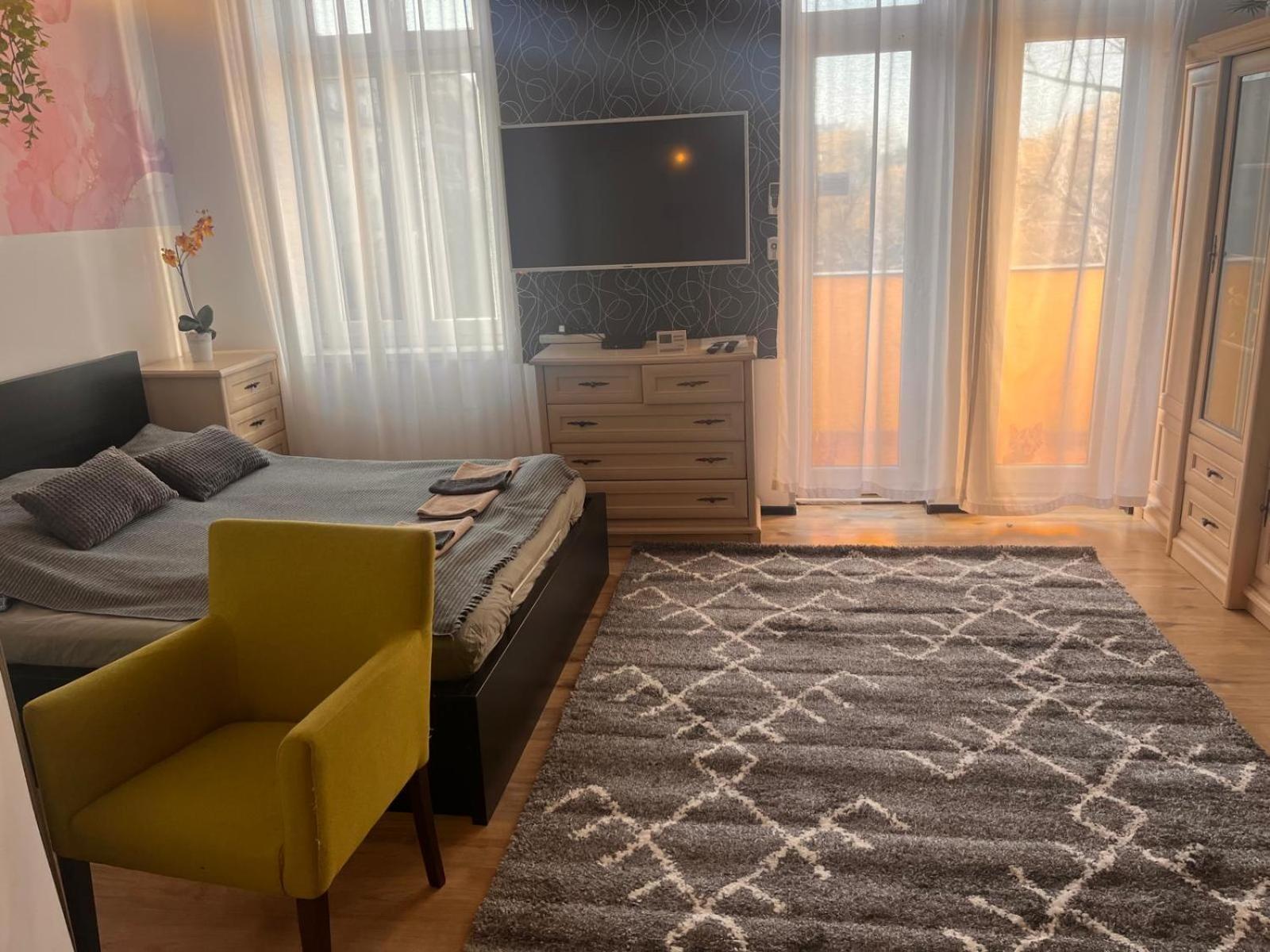 Kalvaria With Balcony, Free Parking And Ac Budapest Exterior foto
